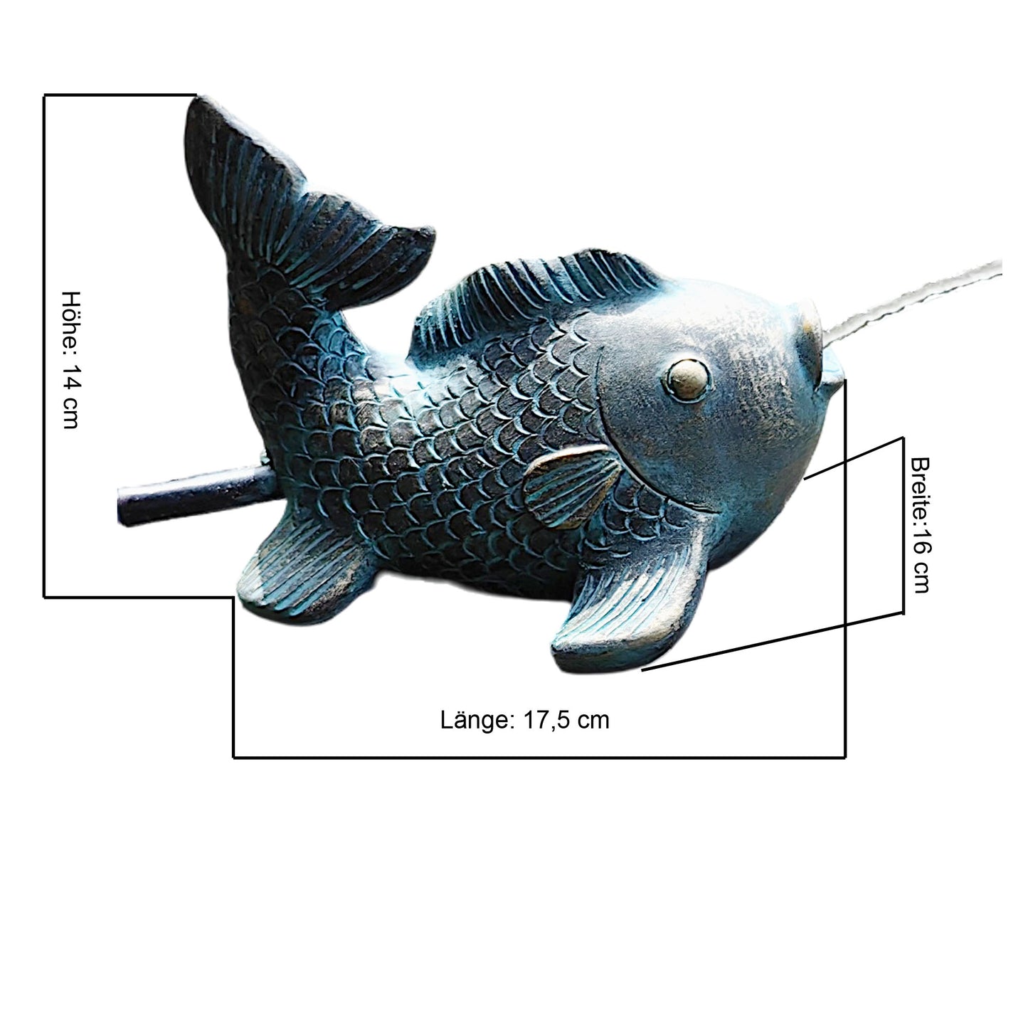 Fisch Karpfen Wasserspeier solarbetrieben – Teichfigur mit Solarpumpe & Wasserspiel – Gartendeko aus Polyresin in Bronze-Optik – 17,5 × 16 × 14 cm – Solarteichfigur für Gartenteich & Wasserlauf