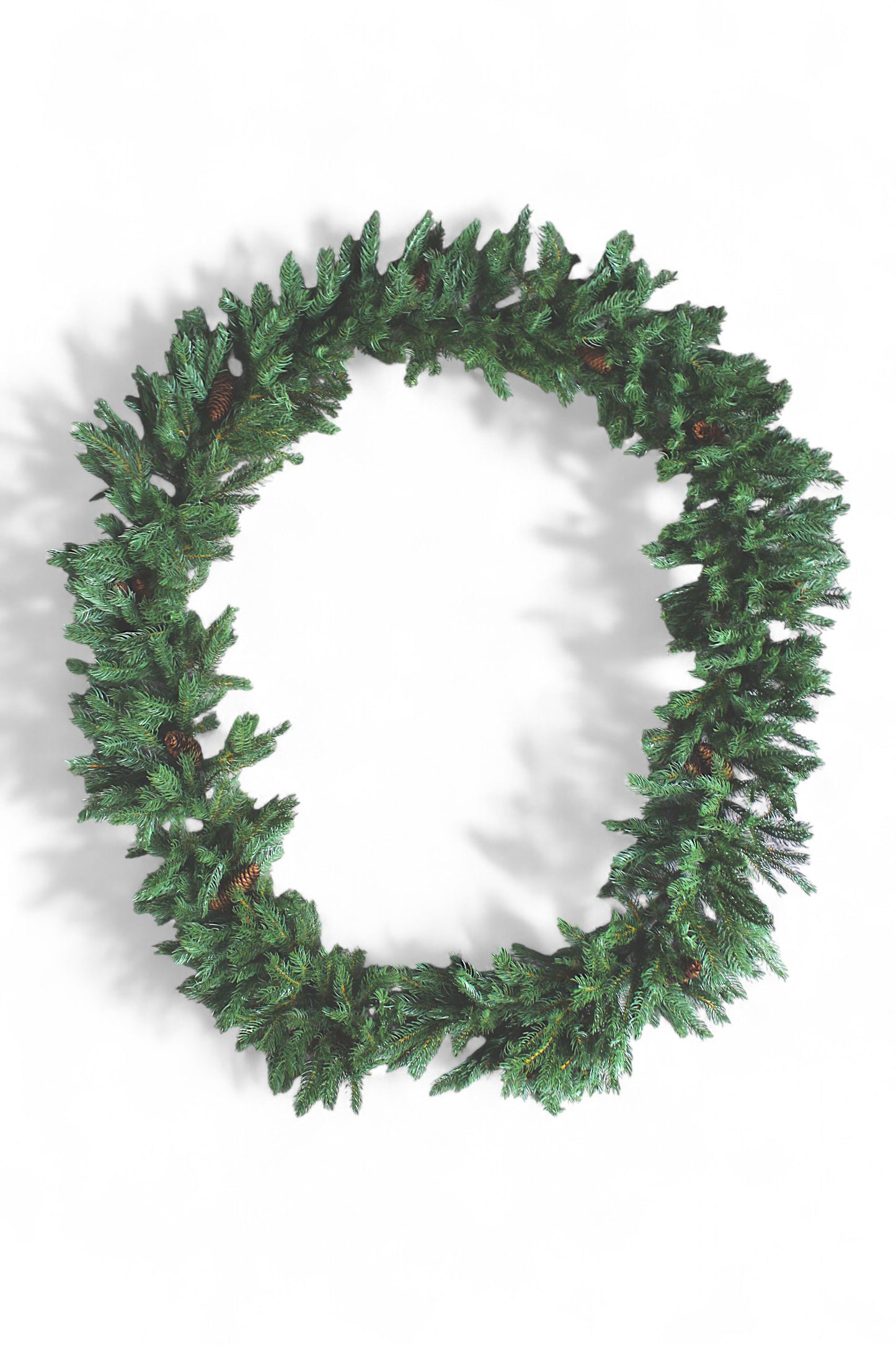 Künstliche Weihnachtsgirlande 100% Spritzguss Tannengirlande 270 cm mit Tannenzapfen Girlande