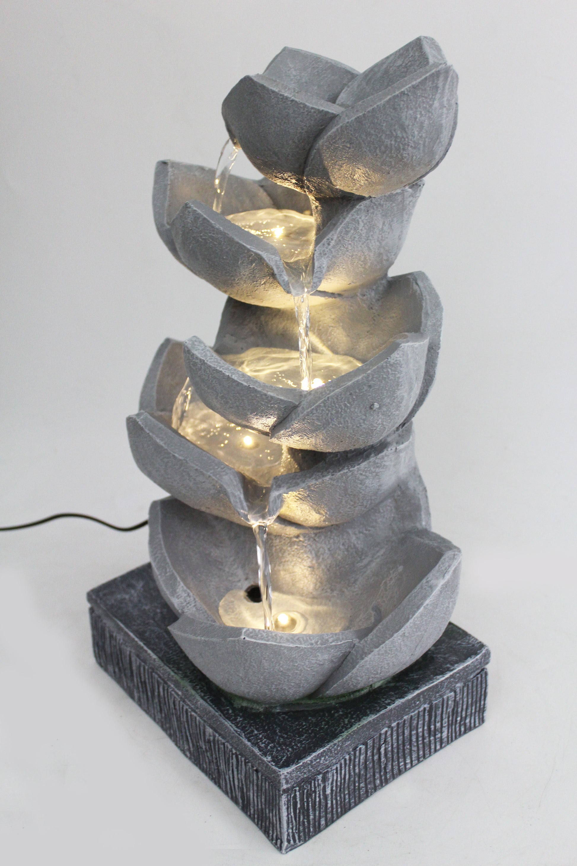 Tuinfontein met LED-verlichting en krachtige waterpomp - Grote Tuinfontein met LED-verlichting en krachtige waterpomp - Grote