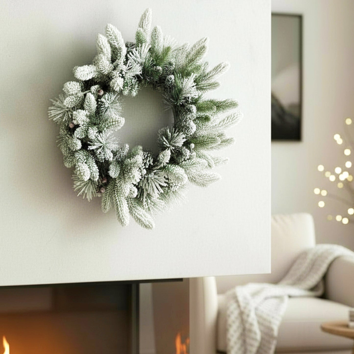 Künstlicher Weihnachtskranz 50 cm verschneit Kunstschnee Tannenzweige mit roten Ilex-Beeren & Tannenzapfen Deko-Kranz Spritzguss Mix