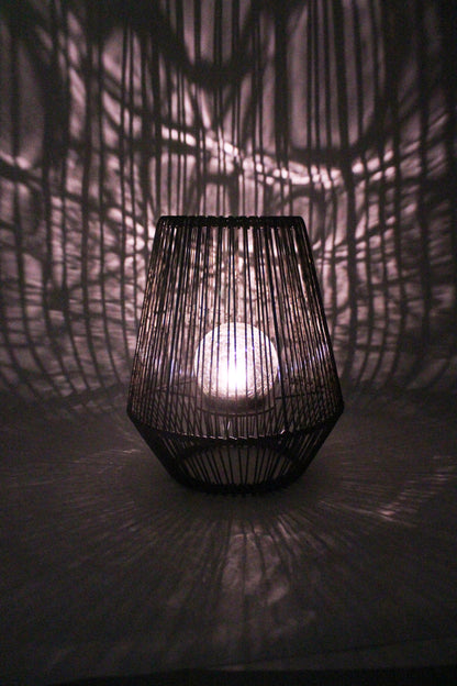 Solarlaterne Poly-Rattan 30 cm Höhe mit LED Glaskugel in Bruchglas-Optik