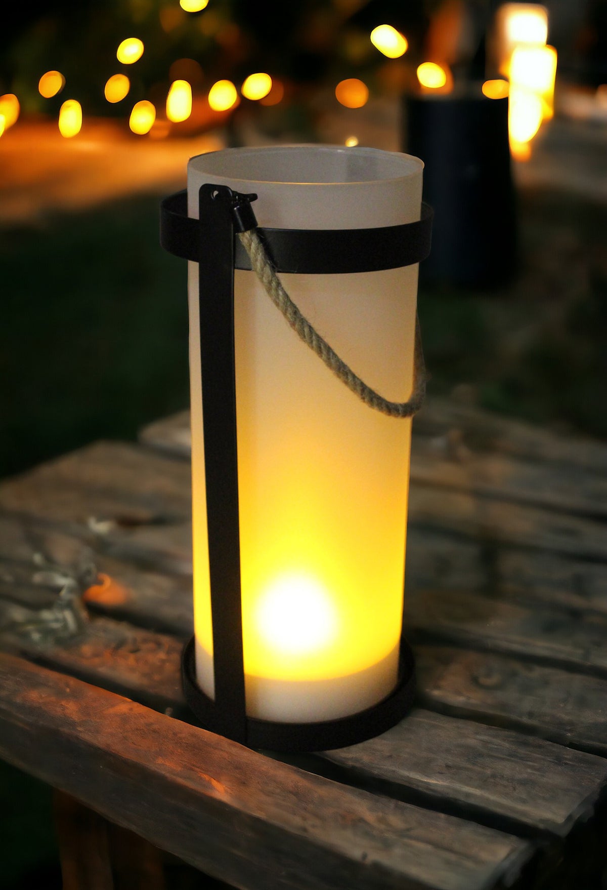 Eaxus Blaze-it LED Laterne – Windlicht Mit Echtem Flammeneffekt, Echtglas & Retro-Kunststoffgehäuse, Batteriebetrieben (3x AAA), Zum Hinstellen Oder Aufhängen – Weiße Deko Für Drinnen & Draußen