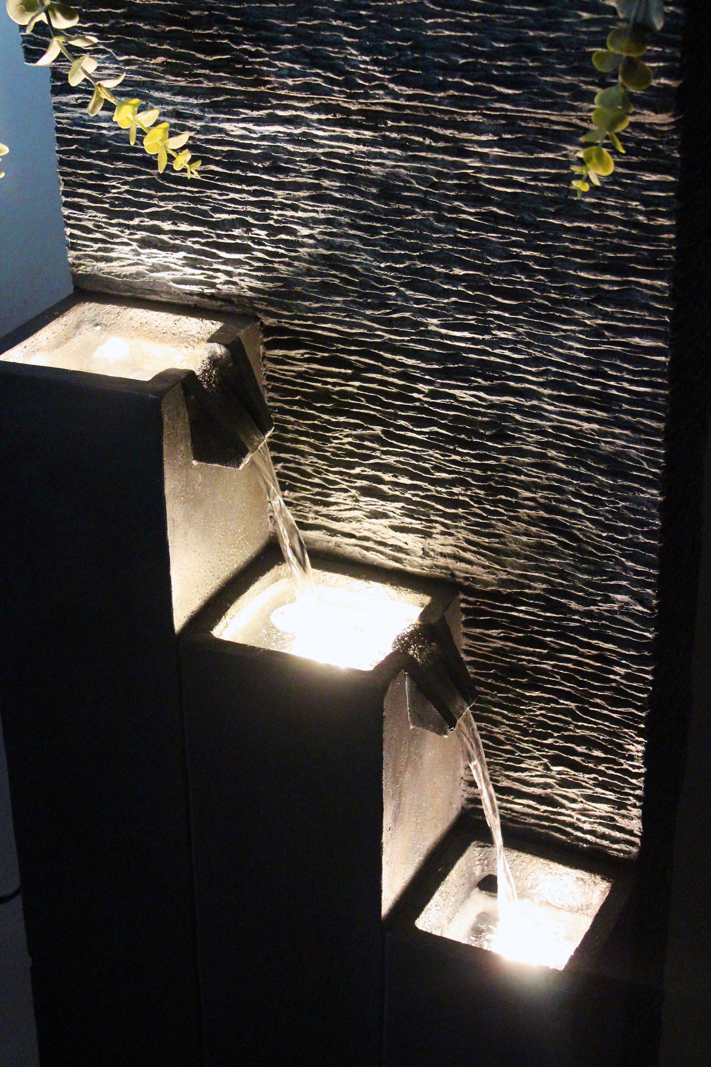 Großer Gartenbrunnen BK846 101 cm mit LED Beleuchtung Springbrunnen Kaskade mit Dekorationsbecken