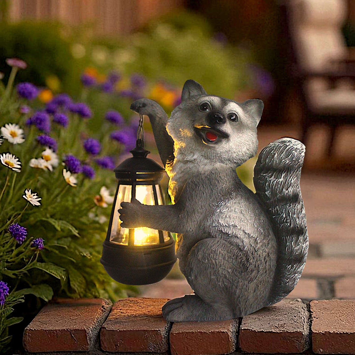 Waschbär Solarleuchte mit LED Laterne Solarlampe Gartenfigur aus Polyresin – warmweißes Licht bei Dämmerung – wetterfeste Deko 21 cm mit austauschbarem Akku