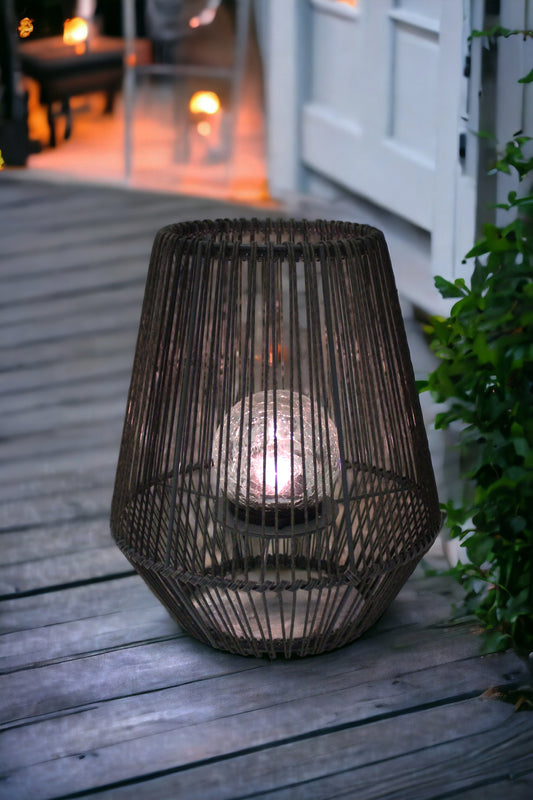 Solarlaterne Poly-Rattan 30 cm Höhe mit LED Glaskugel in Bruchglas-Optik