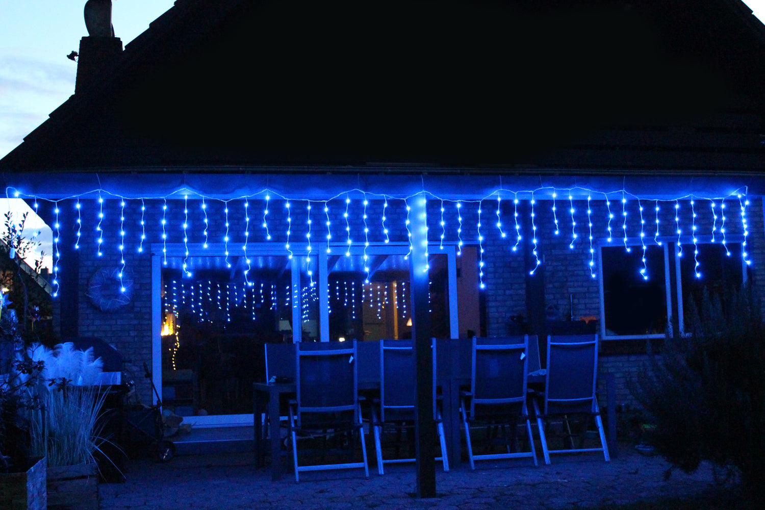LEDYA Lichterkette Außen 9m Mit 240 LEDs – Eiszapfen Warmweiß, 8 Modi, Timer, IP44 – Für Weihnachten &