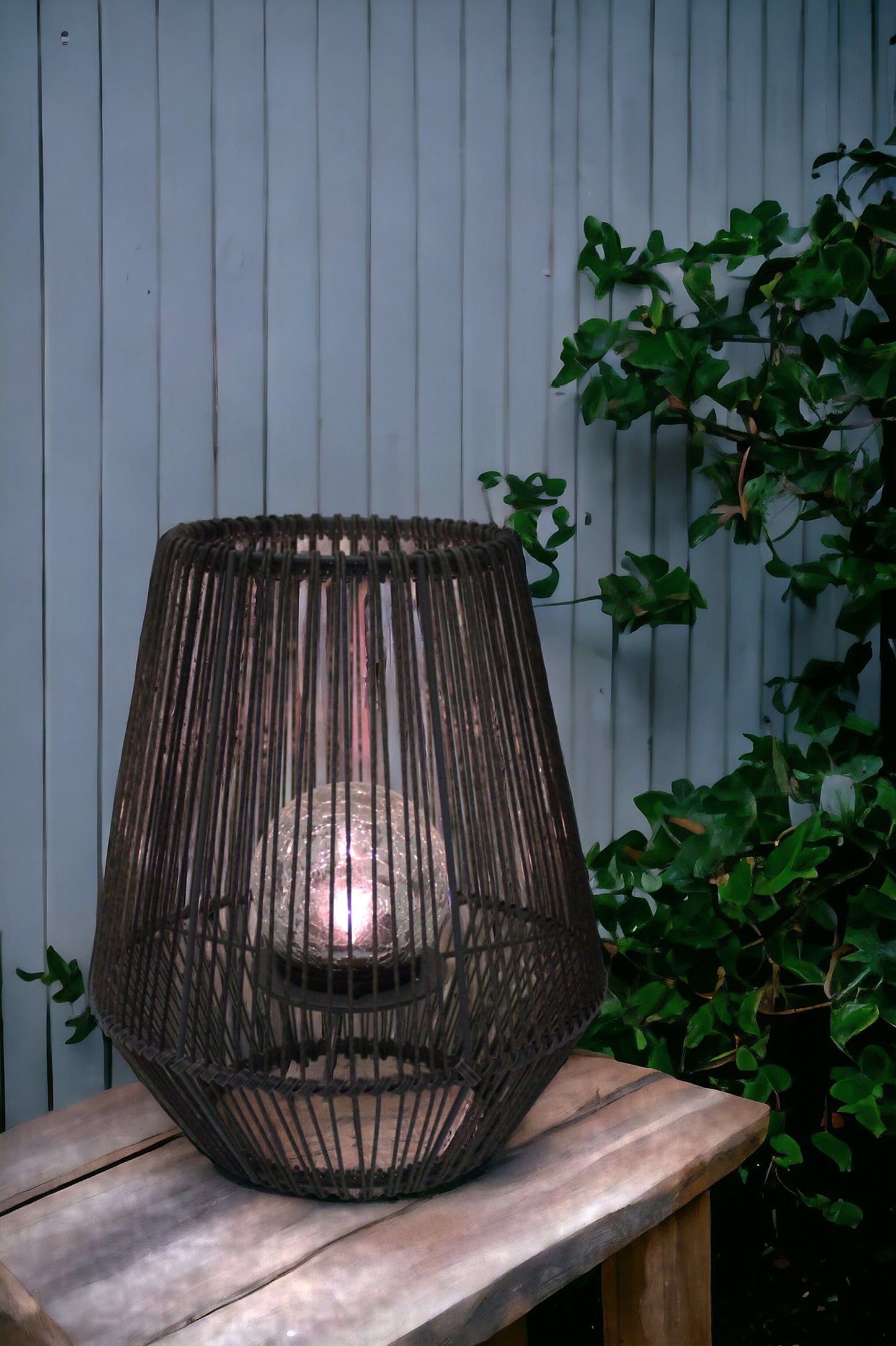 Solarlaterne Poly-Rattan 30 cm Höhe mit LED Glaskugel in Bruchglas-Optik