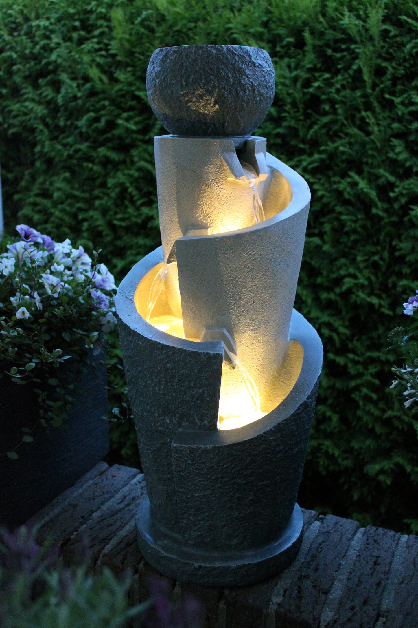 Gartenbrunnen mit LED Beleuchtung 66 cm mit Dekobecken Springbrunnen Wasserspiel