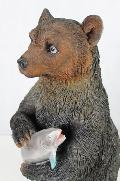 Tierfigur Bär mit Fisch Gartenfigur Teichdekoration